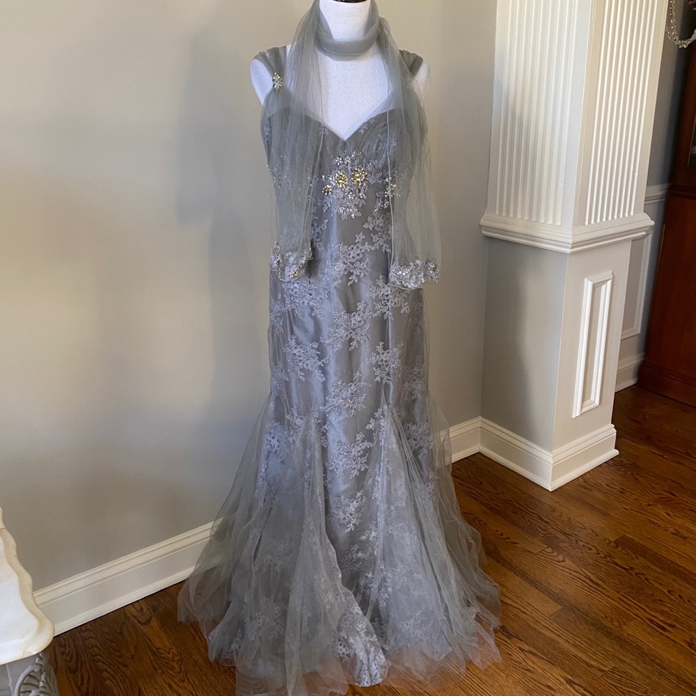 Montage by Mon Cheri - Silver Embroidered Grey/Gold Sequin Tulle Gown Size 10 - Picture 1 of 17